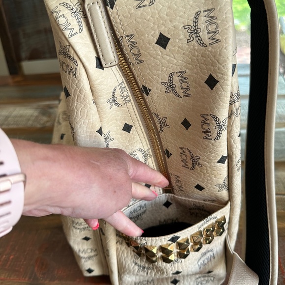 💥🛍💥MCM Beautiful monogram nappa leather backpack- Gorgeous!!💥🛍💥 - Picture 6 of 16